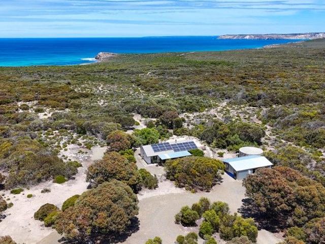 Private Wilderness Retreat, 42 hectares in Pelican Lagoon