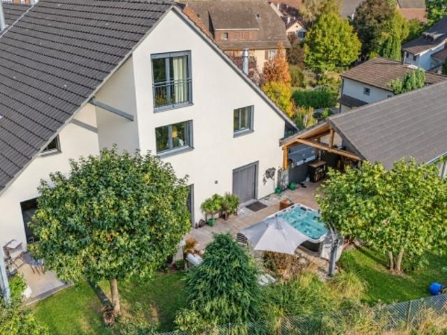 Private Wohlfühloase mit Einliegerwohnung und traumhaftem Aussenber