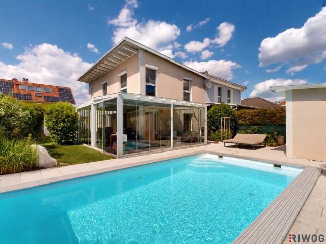 Private Wohlfühloase mit Pool, Wintergarten & unverbaubarem Blick ins Grüne