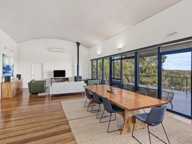 PRIVATE YALLINGUP RETREAT PANORAMIC OCEAN VIEWS & TENNIS COURT