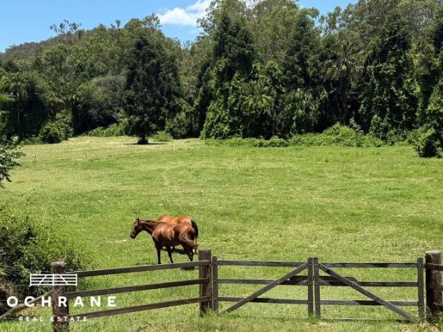 Private 14 acres, 8 minutes to town