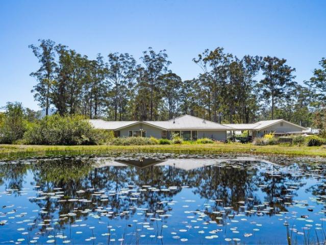 Private 19 Acre Lifestyle Sanctuary with Pool, Dam and Flexible Accommodation