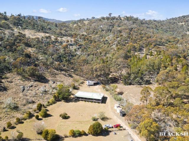Private 104 Acre Country Escape Space, Views & Off Grid Living