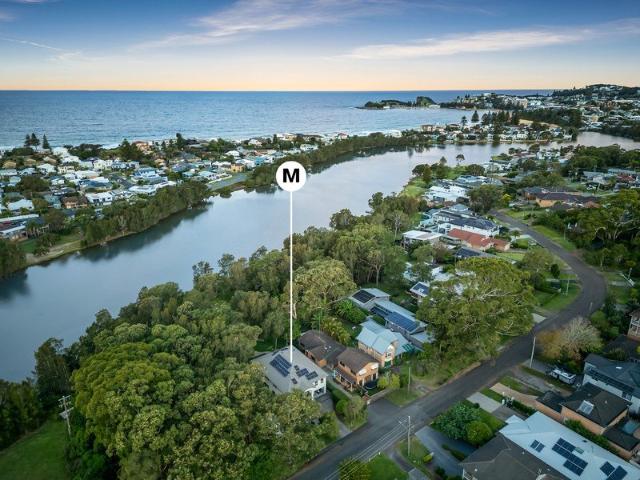 Private 1,379sqm waterfront residence with a rare level yard in a prestigious coastal setting