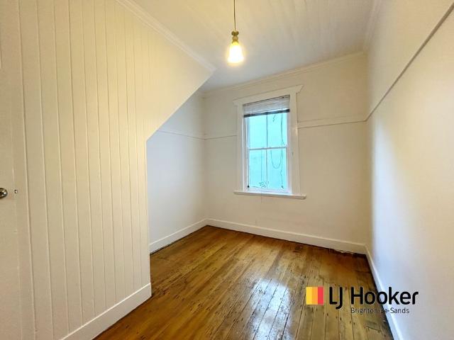 PRIVATE 1 BEDROOM GROUND FLOOR FLAT