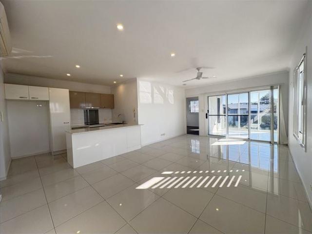 Private 2 Bedroom Unit in Greenslopes