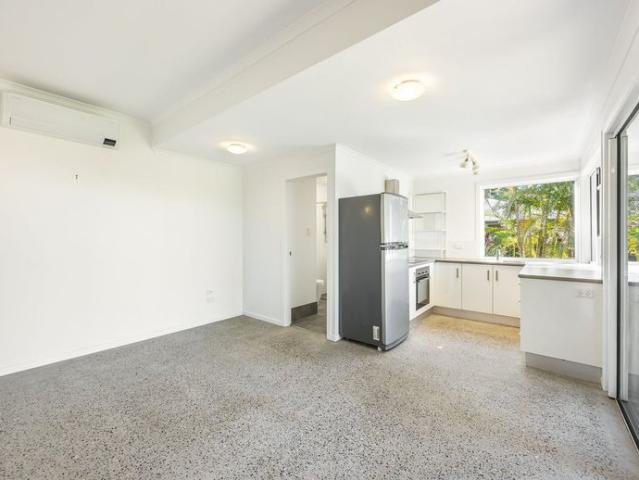 Private 2 Bedroom Granny Flat with water Included