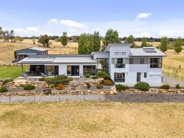 Private 3.89ha Modern Family Sanctuary with Sweeping Rural Views