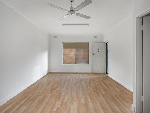 PRIVATE 3 BEDROOM UNIT WITH GREAT SIZED YARD IN SMALL GROUP OF 3!