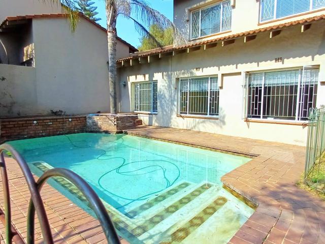 Private 3 bedroom Home in a quiet part of Bryanston West