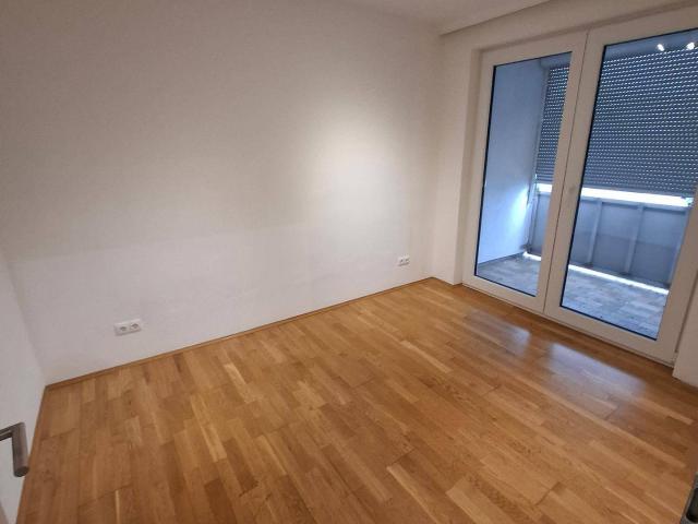 Private 3 Zimmer Eigentumswohnung mit Loggia, Küche und separatem Bad / WC WG geeignet!