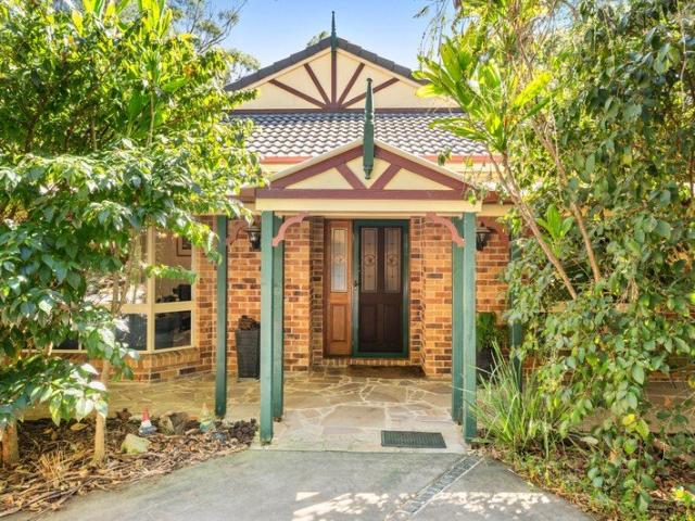 Private 5 Bedroom Residence on 1 Acre Tree Lined Block