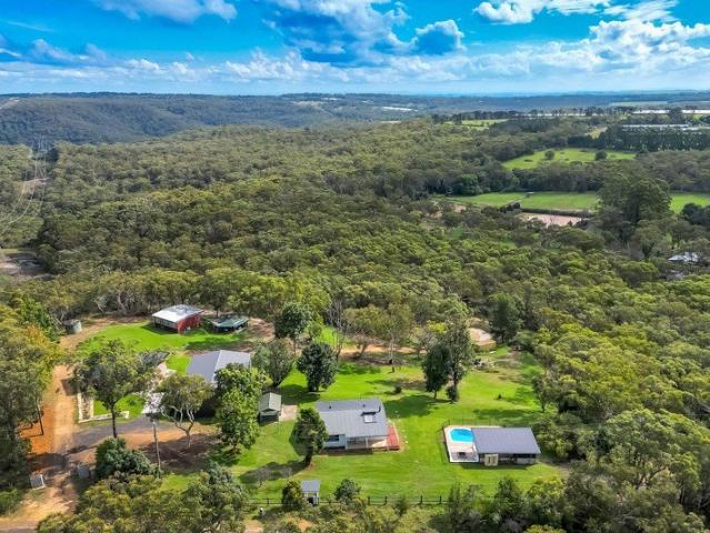 Private 8 Acre Kulnura Retreat with Family Compound Lifestyle