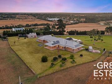 Private 9.5 Acre Estate A Hidden Sanctuary with Stunning Views in Narre Warren North