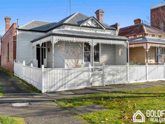 Privately Fenced, Perfectly Positioned 4 Bedrooms house for Lease in Ballarat Central VIC 3350