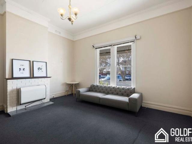 Privately Fenced, Perfectly Positioned 4 Bedrooms house for Lease in Ballarat Central VIC 3350