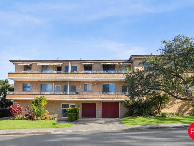 Privately Positioned Top Floor Apartment in Boutique Block of Six