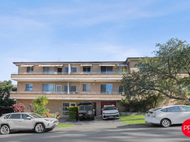 Privately Positioned Top Floor Apartment in Boutique Block of Six