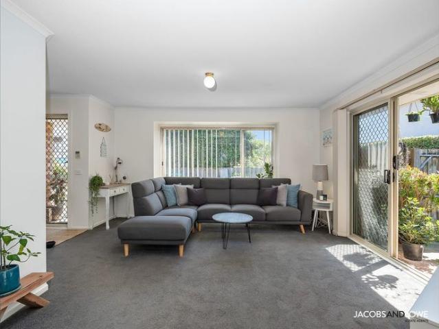 Privately Positioned Living in a Convenient Mornington Location