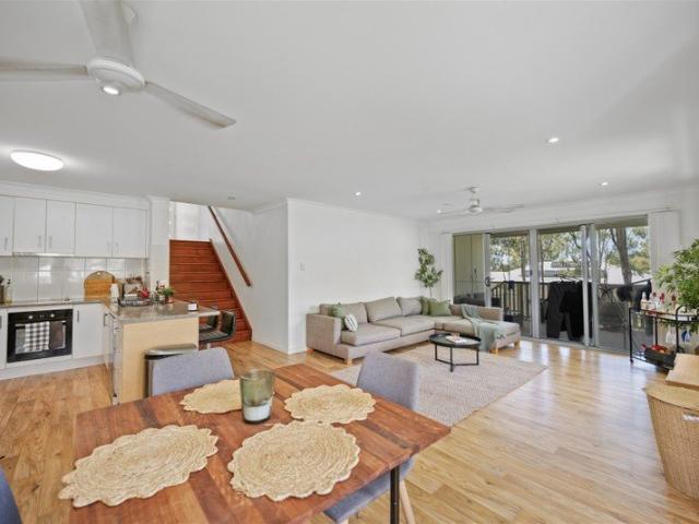 Privately Positioned Modern Family Home in South Gladstone