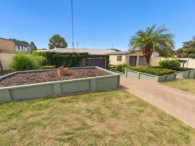 Privately positioned on a generous 800m²