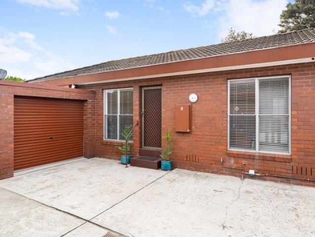 Privately positioned rear unit close to the action