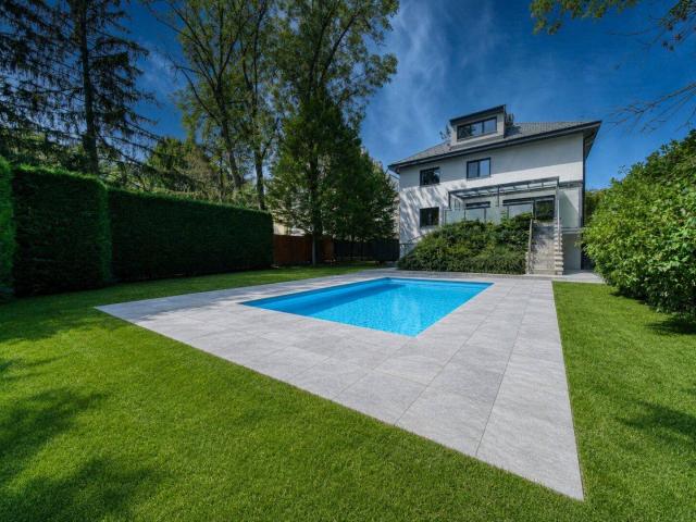 Privates Refugium in Hietzing 9 Zimmer Villa mit Pool und herrlichem Garten