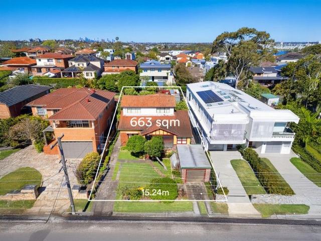 Prized 663sqm parcel steps to waterfront