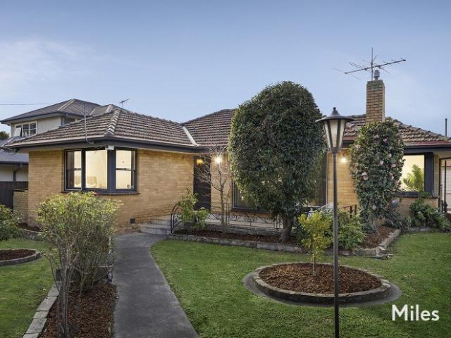 Prized North Rear Potential, Coveted Lifestyle Locale