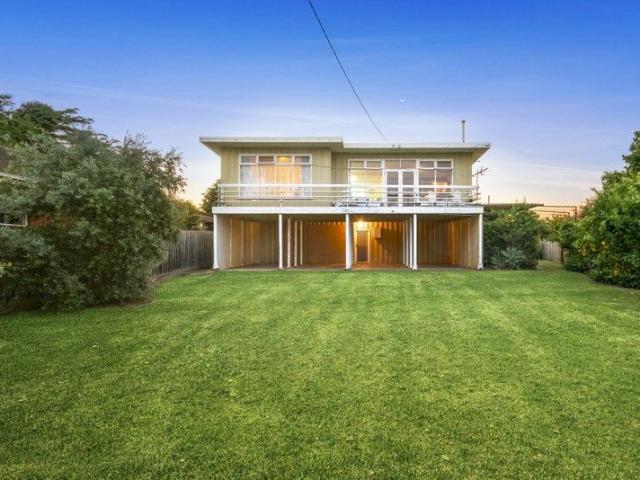 Prized Waterfront Location on 851sqm of Endless Potential