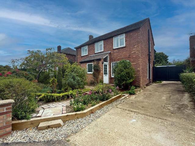 Priams Way, Stapleford, Cambridge 4 bed detached house to rent £2,800 pcm £646 pw