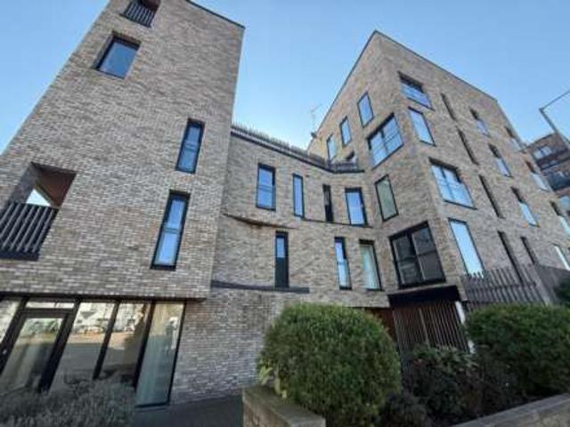 Price £1,095 pcm Under Offer
