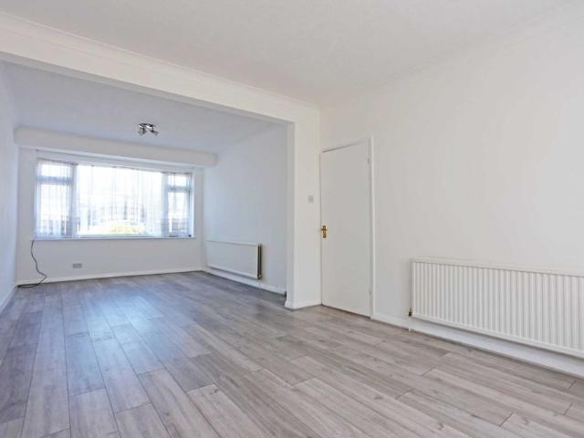 Price £2,100 pcm Let