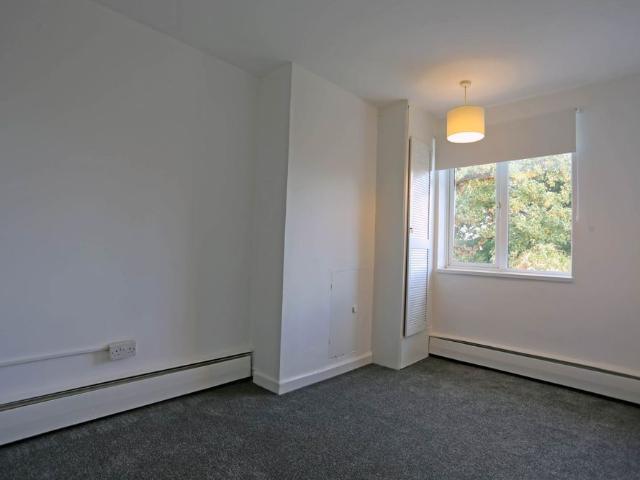 Price £2,250 pcm Let
