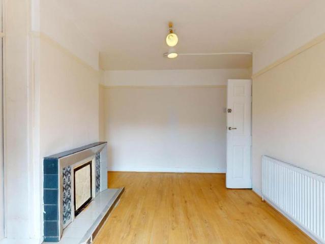 Price £2,300 pcm Available 05/11/2026 Furnished / Unfurnished