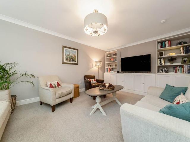 Price £2,400 pcm Available 01/09/2026 Unfurnished