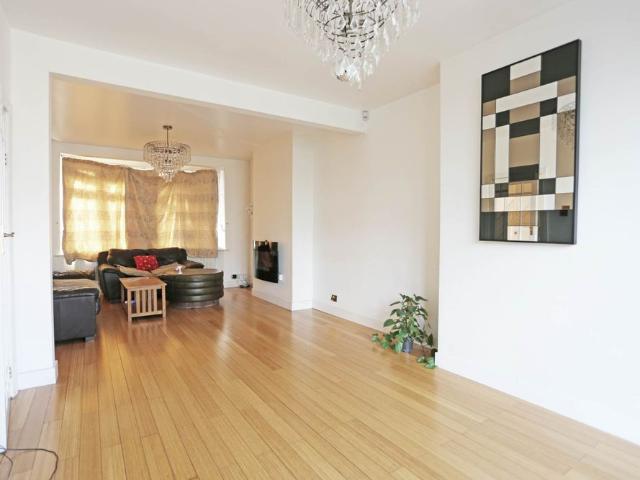 Price £2,600 pcm Available 30/10/2026 Part Furnished