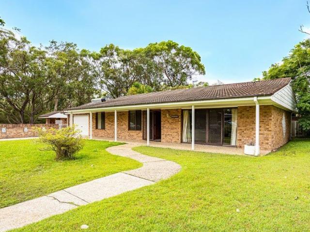 Price adjustment, priced to sell Relaxed Coastal Living Brick & Tile Home Beside Bushland