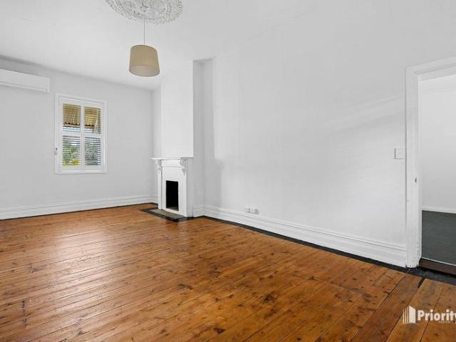 PRICE DROP Cute Cottage Exterior with Modern update Interior Gardiner Included