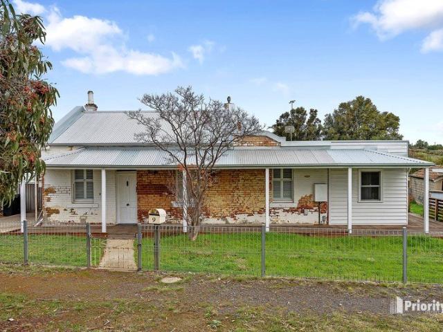 PRICE DROP Cute Cottage Exterior with Modern update Interior Gardiner Included