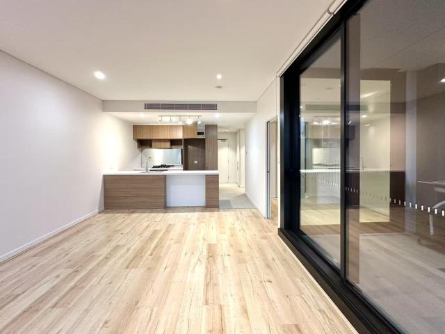 Price Negotiable | Timber Floor and Tiles & Study & Kitchen Island & Like New & 1 Min to Metro Station & Swimming Pool & Gym & UNFURNISHED