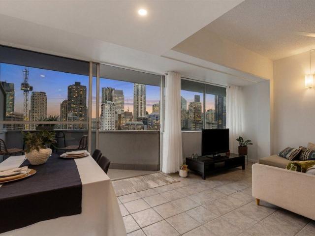 Price Reduced, Outstanding Value! Move Straight In