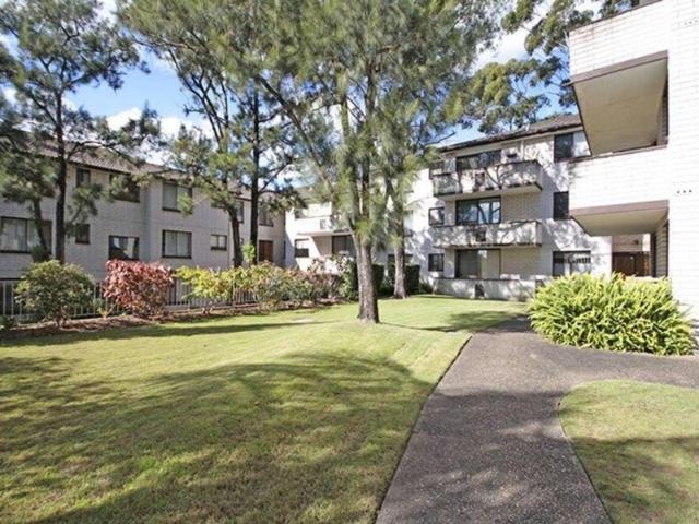 PRICE REDUCED HUGE 1 BEDDER IN PRIME LOCATION WITH LOCK UP GARAGE!