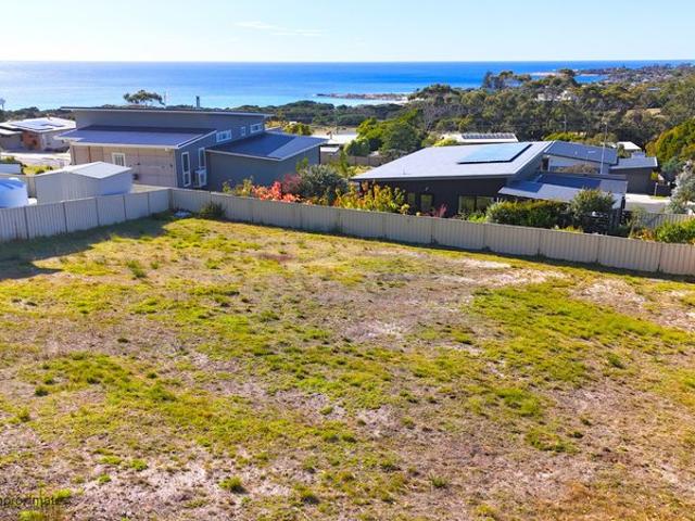 MUST SELL! Views, Location & Presentation