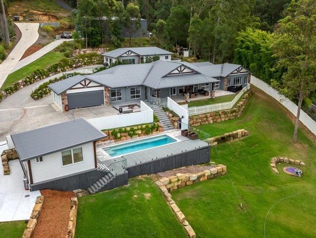 Priced To Sell Incredible Multi Dwelling Estate or a Great Investment