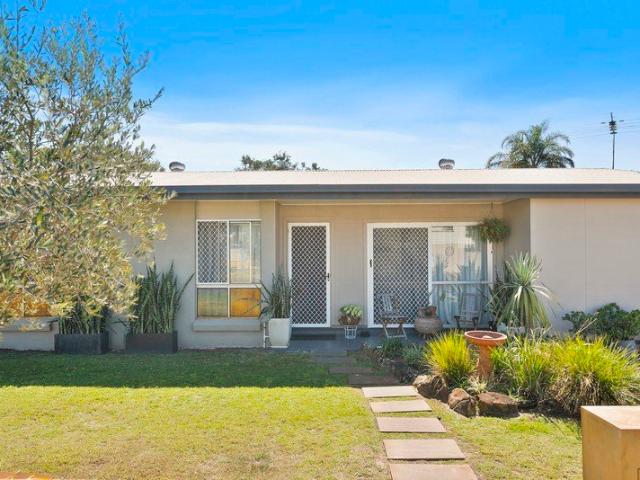PRICED TO SELL MOTIVATED SELLER & MOVE IN READY!