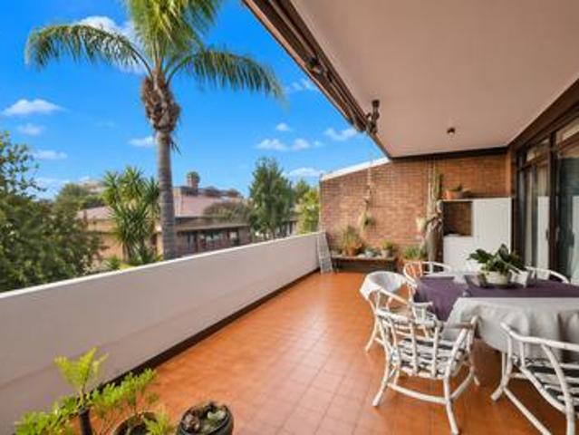priced to sell! spacious simplex apa.