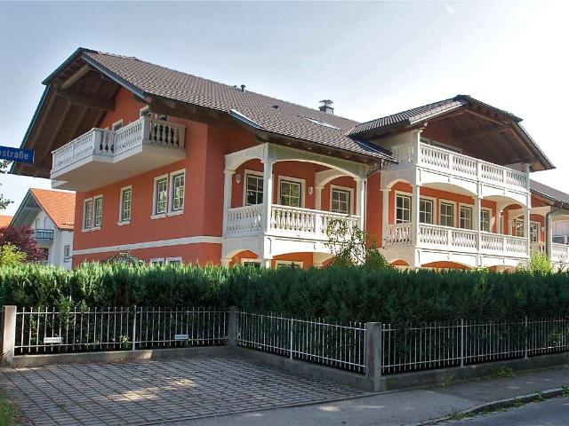 Prien: Stilvolle 3 Zimmer Wohnung zwischen See und Zentrum