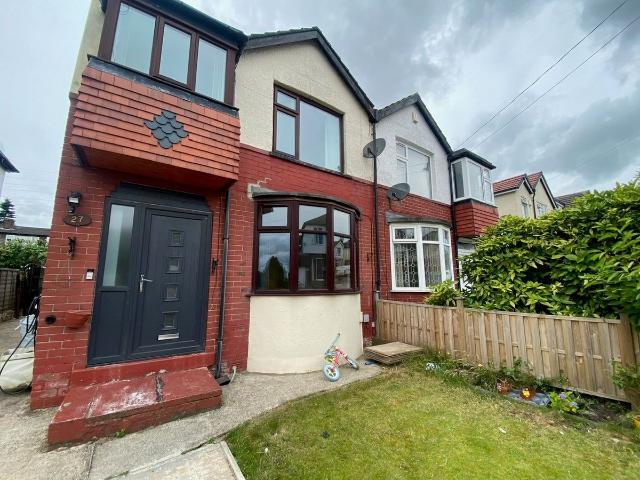 Priesthorpe Avenue, Stanningley, Pudsey LS28, 3 bed property to rent, £1,250 pcm | PrimeLocation