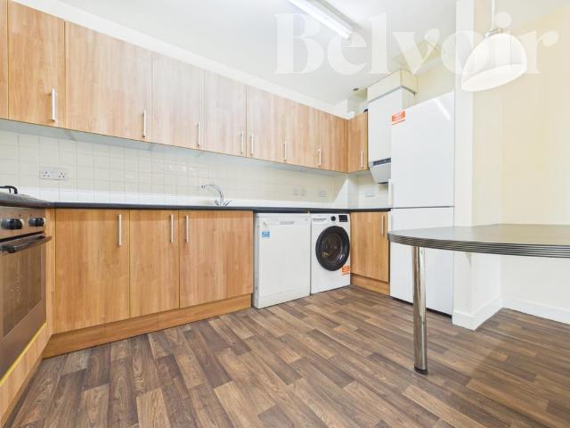 Priestley Road, Limes Park. 1 bed flat to rent £1,050 pcm £242 pw